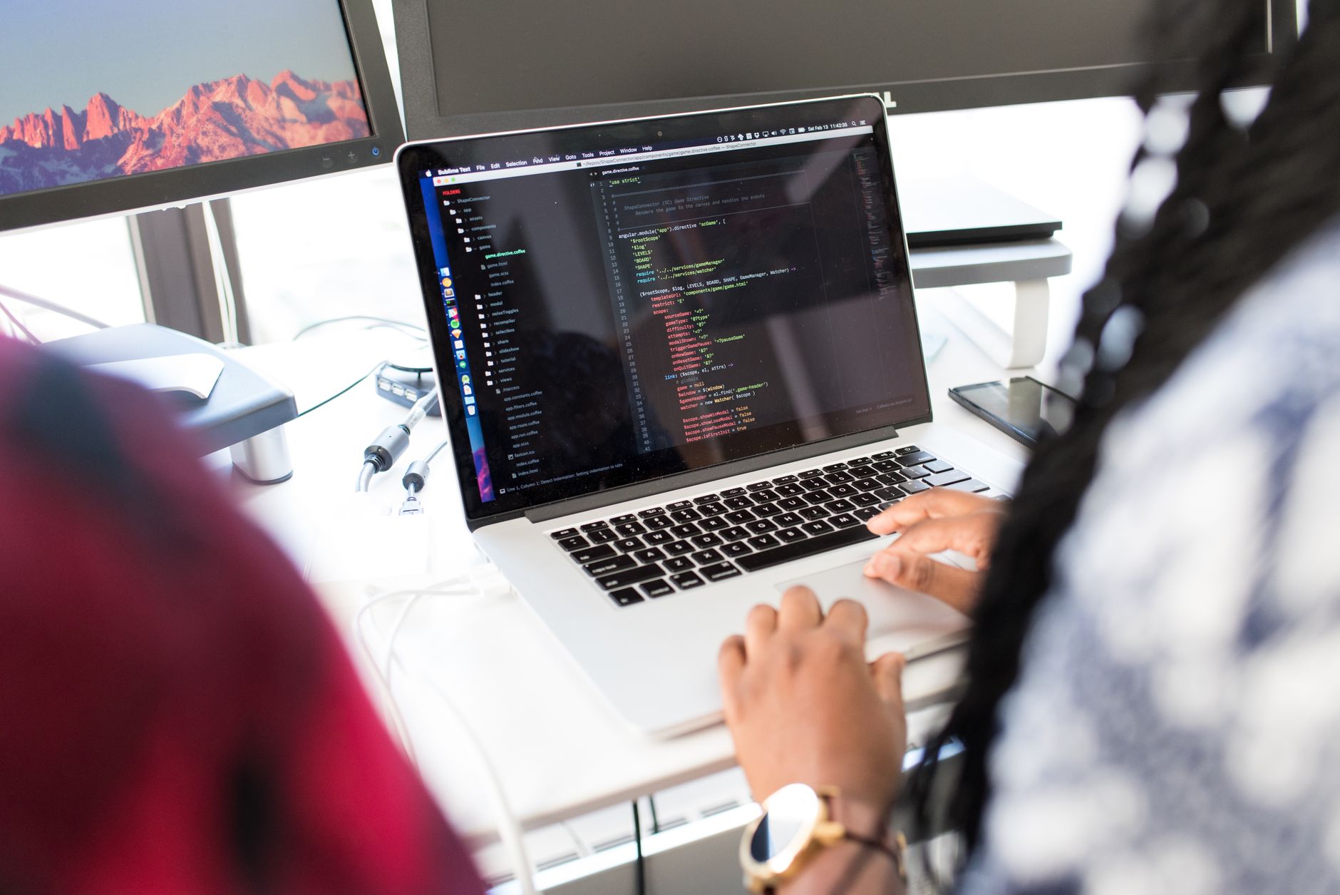DevOps w dużej organizacji: jak przejść od lokalnych inicjatyw do spójnego modelu operacyjnego