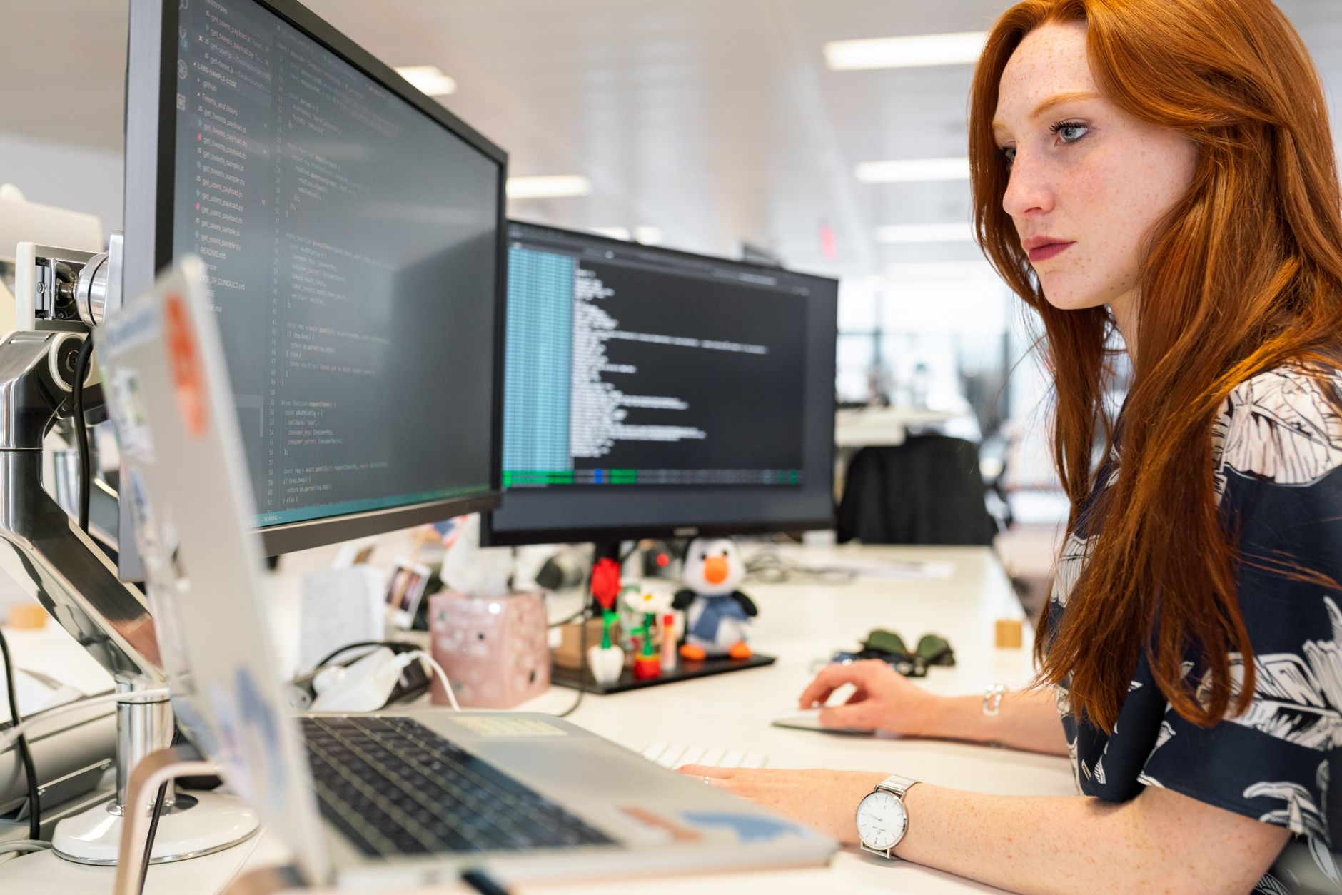 DevOps w dużej organizacji: jak przejść od lokalnych inicjatyw do spójnego modelu operacyjnego