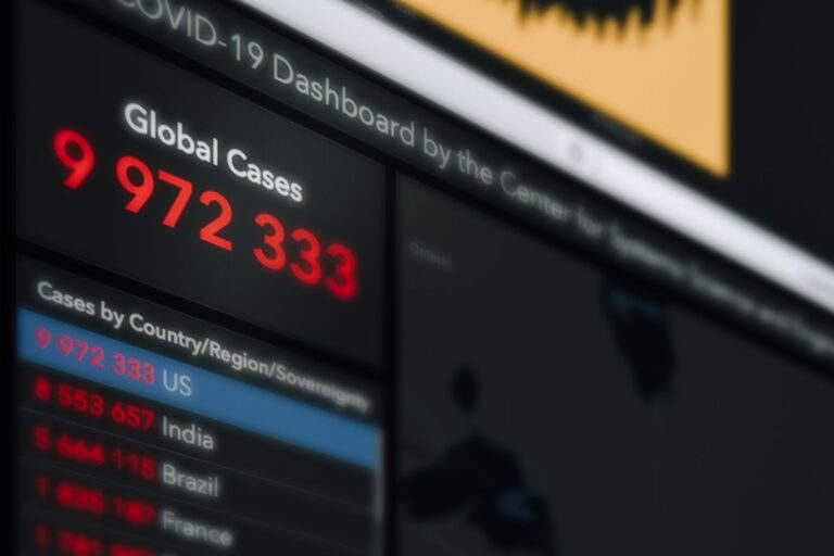 FinOps dla AI: jak monitorować ukryte koszty tokenów, cache’owania i baz wektorowych